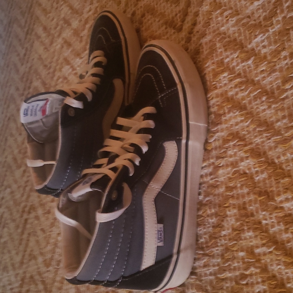 Vans - Picture 3 of 3